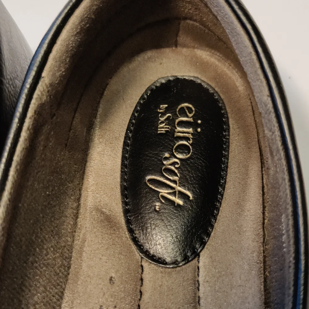 Black Flats - Picture 4 of 6